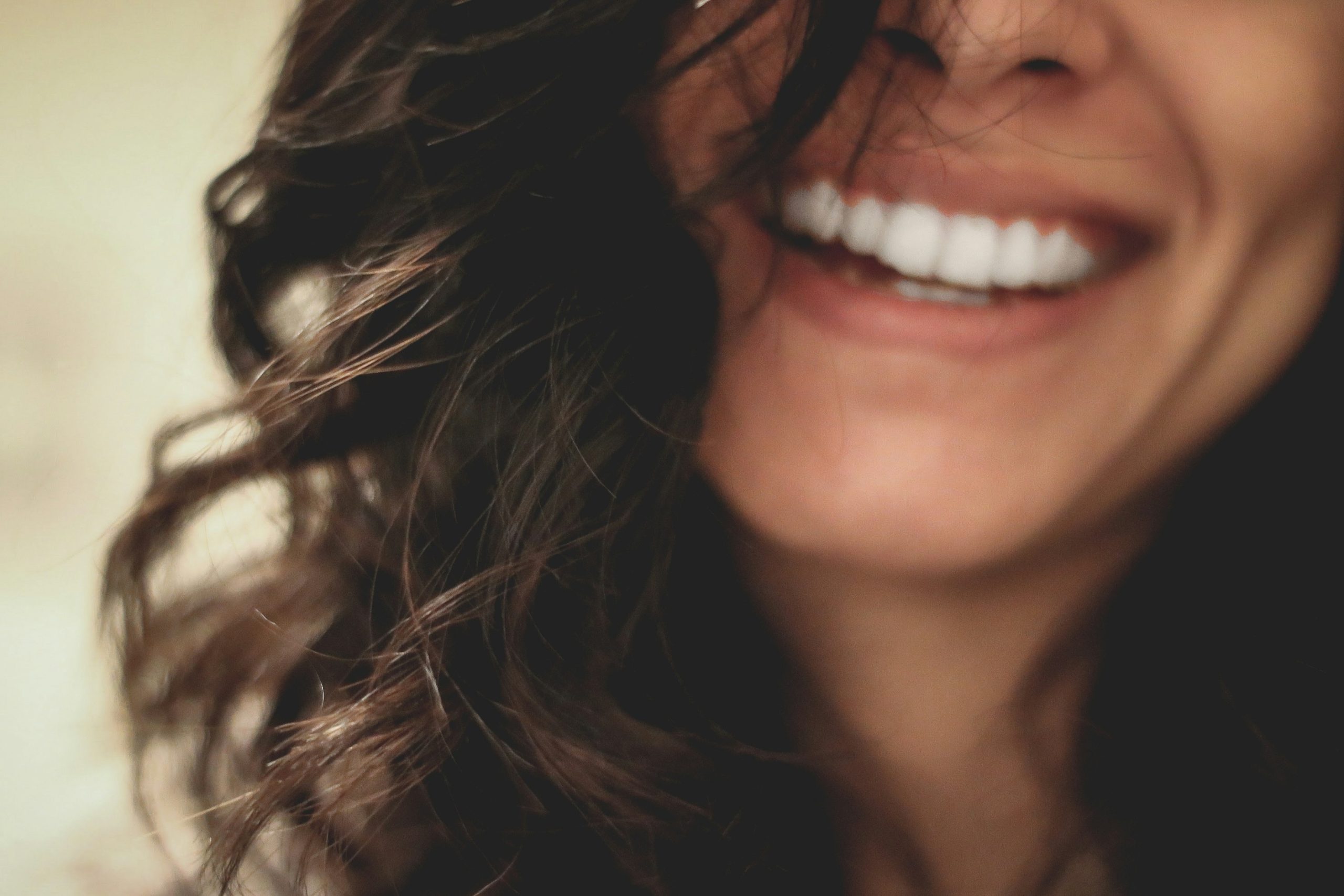 Encías Retraídas: Principales Causas y Soluciones Efectivas para Recuperar Tu Sonrisa
